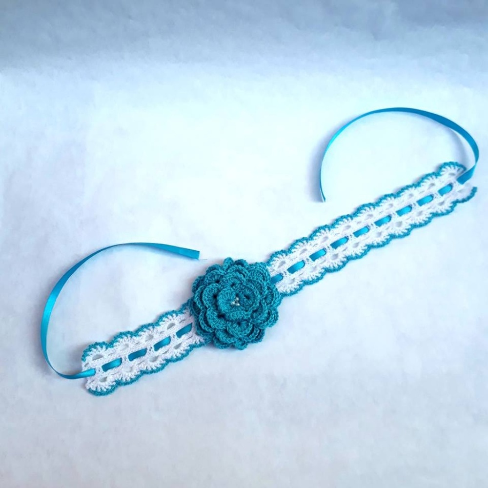 Beautiful Crochet adjustable baby/toddler headband